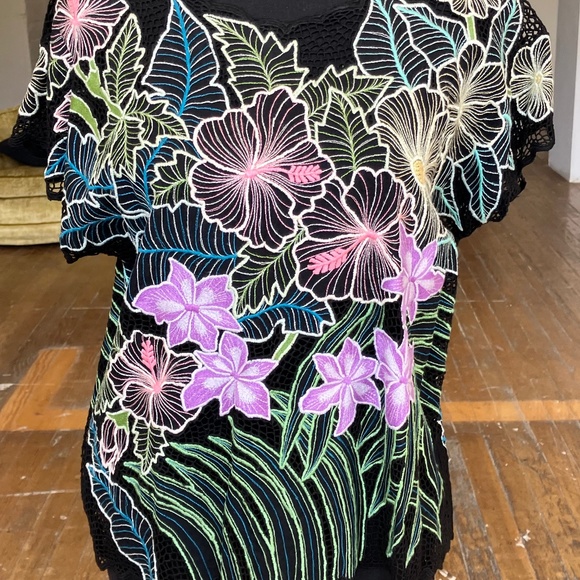 Vintage Tops - Vintage embroidered/net top